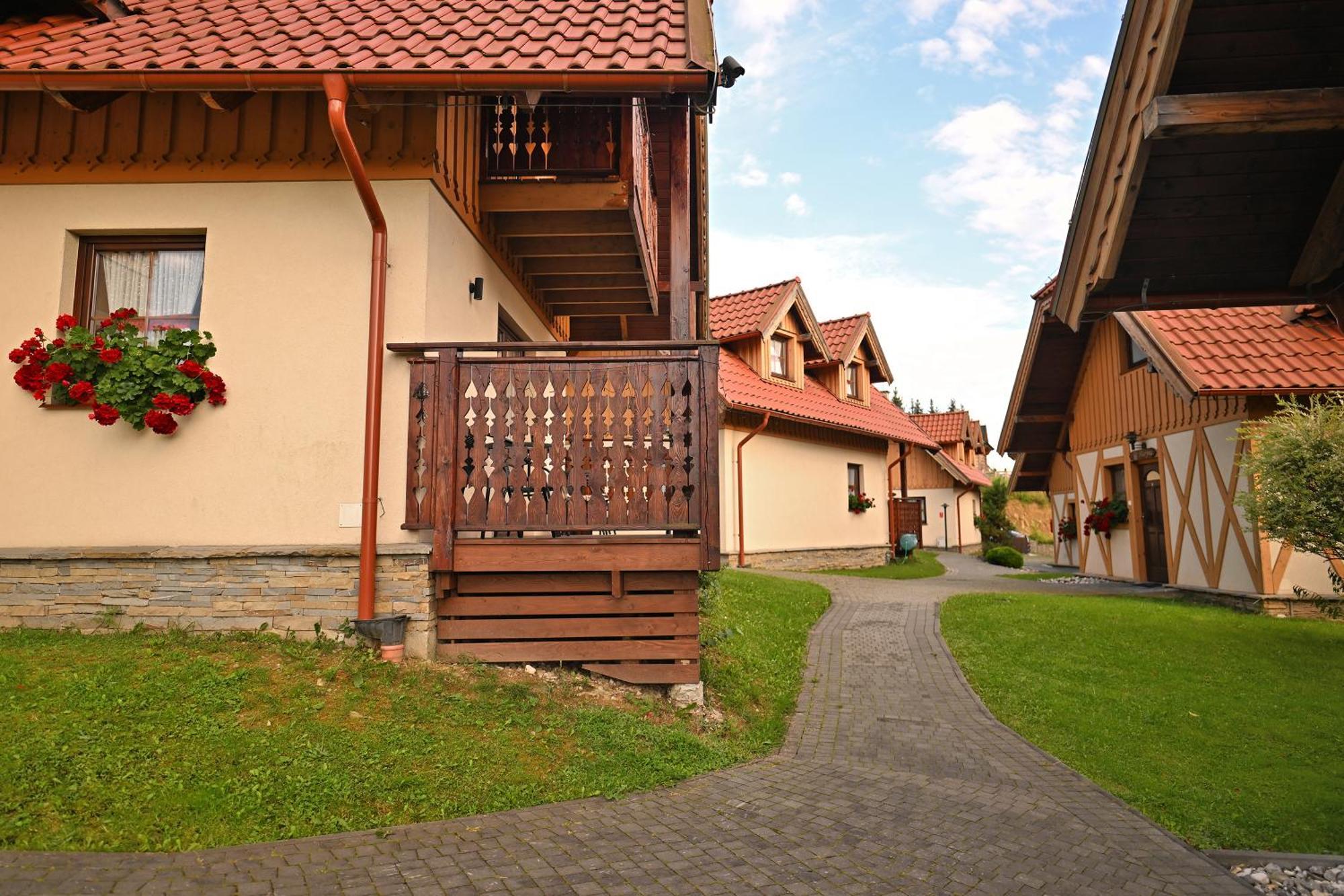 Villa Domki Caloroczne Osada Zbojecka Jandura à Kluszkowce Extérieur photo