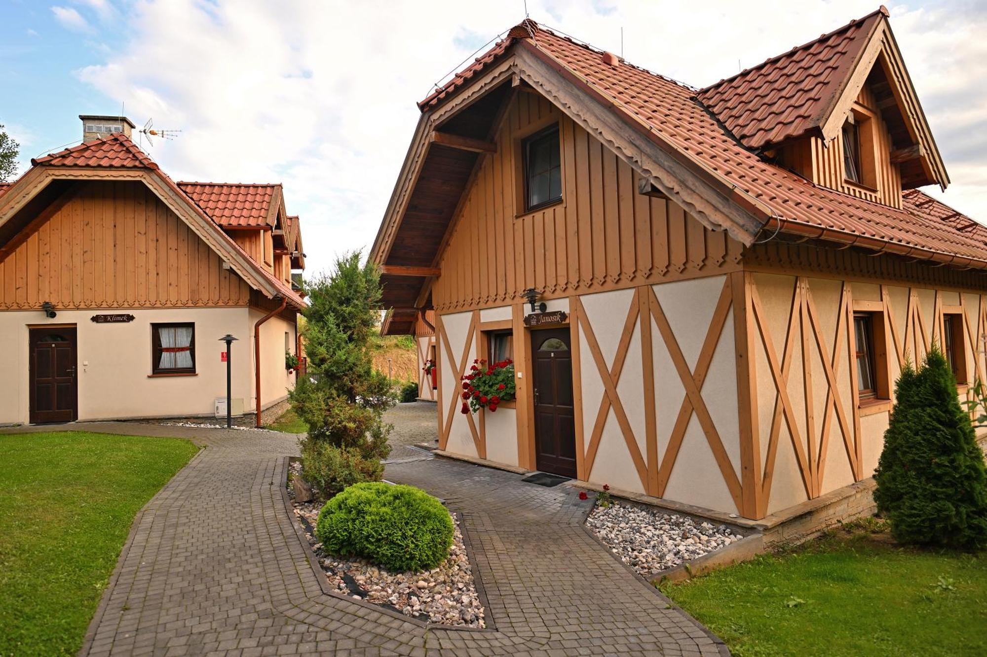 Villa Domki Caloroczne Osada Zbojecka Jandura à Kluszkowce Extérieur photo